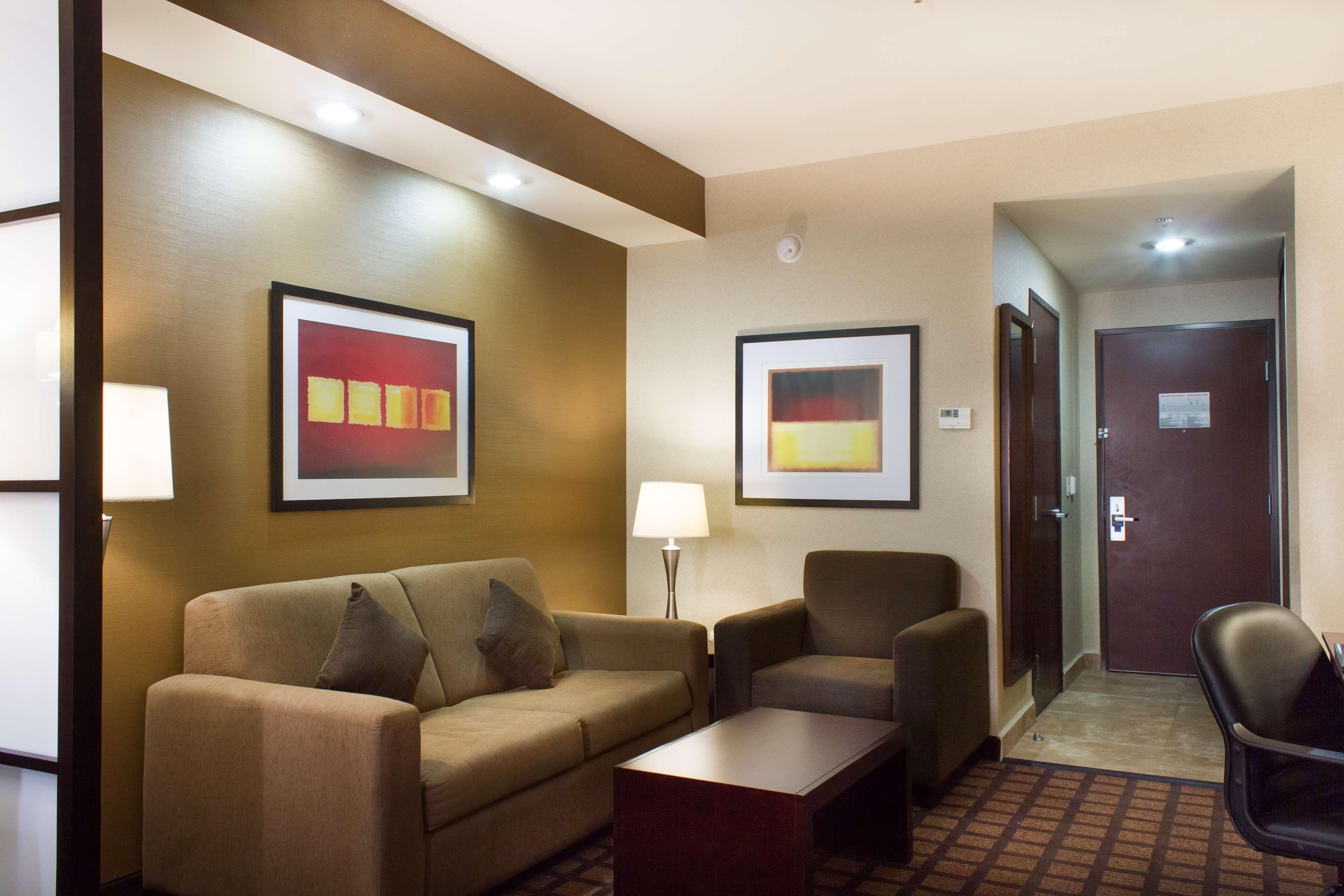 Best Western Premier Monterrey Aeropuerto Apodaca Bagian luar foto Suite at the Residence Inn