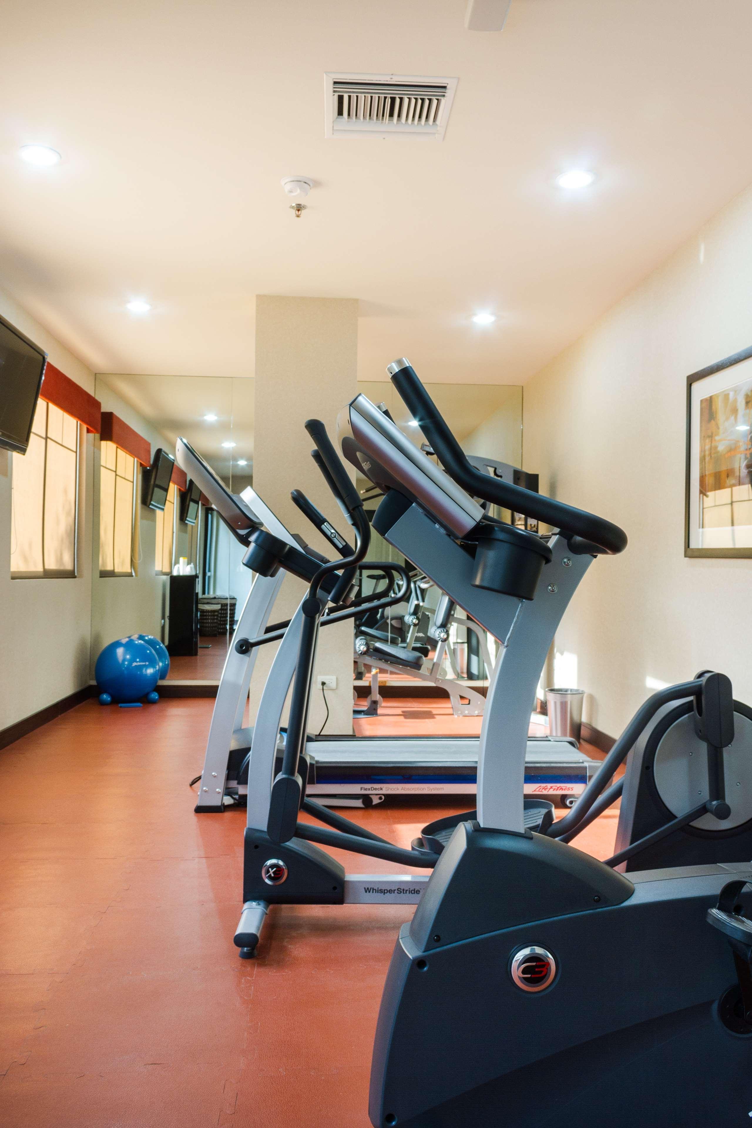Best Western Premier Monterrey Aeropuerto Apodaca Bagian luar foto Elliptical trainer