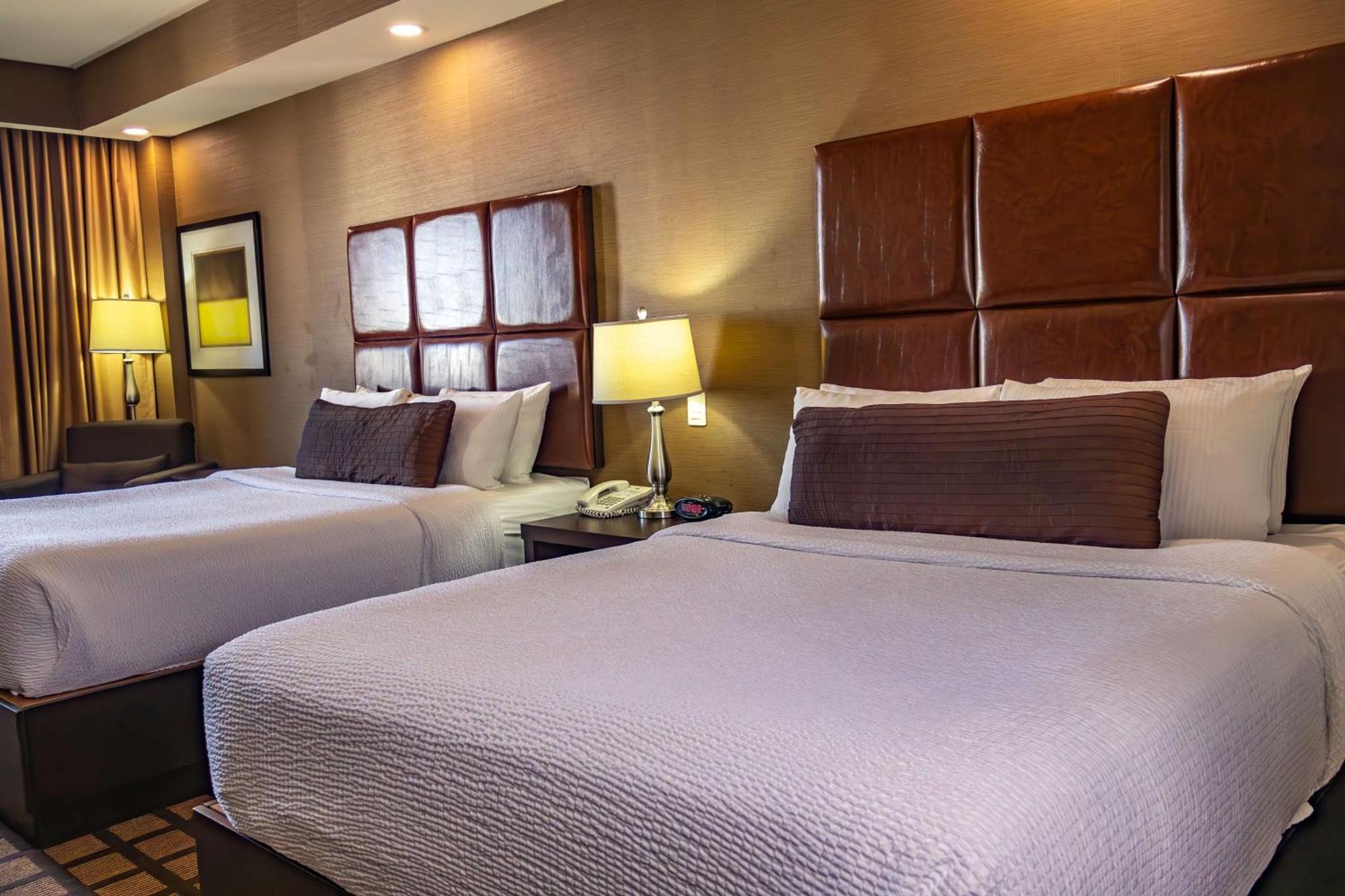 Best Western Premier Monterrey Aeropuerto Apodaca Bagian luar foto A typical guest room at the Hilton Garden Inn
