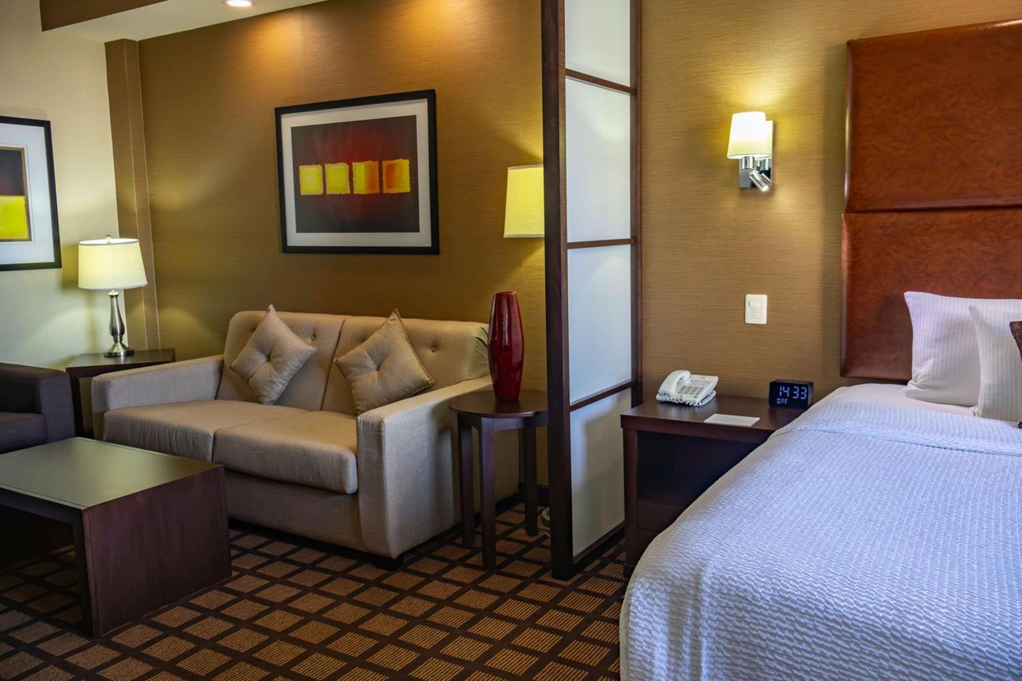 Best Western Premier Monterrey Aeropuerto Apodaca Bagian luar foto A typical hotel room at the Residence Inn