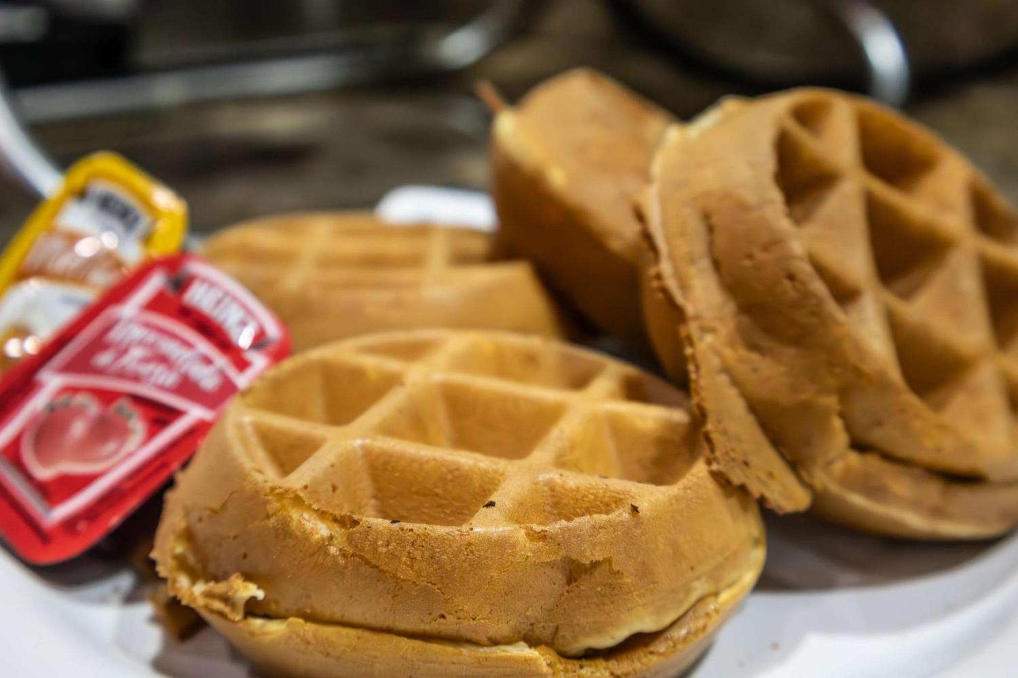 Best Western Premier Monterrey Aeropuerto Apodaca Bagian luar foto A waffle sandwich